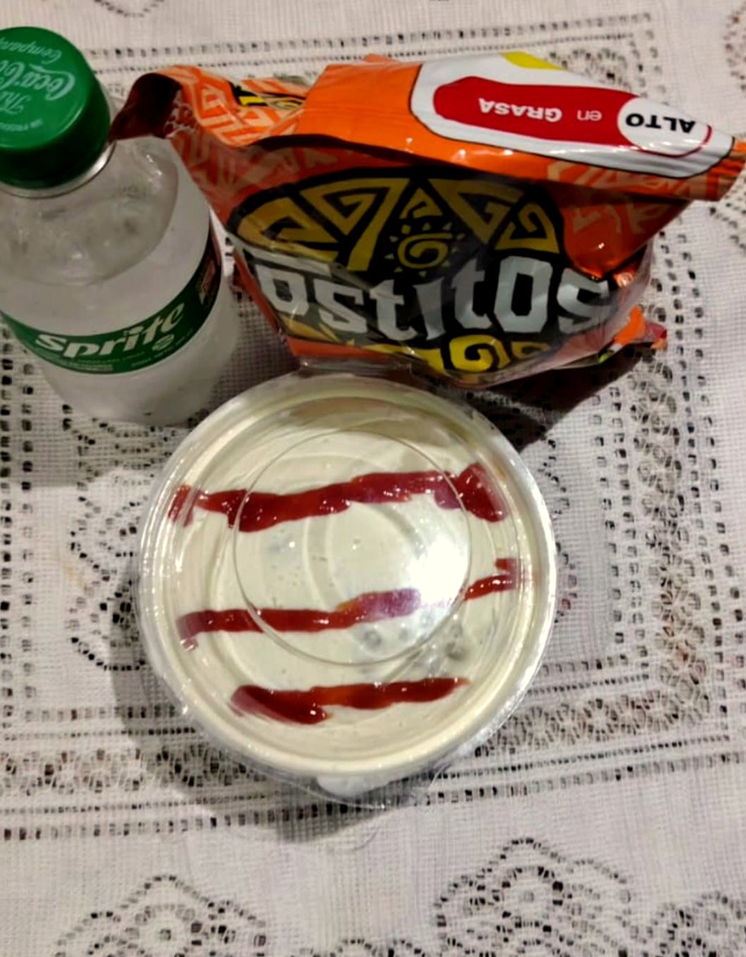 Copa mexicana personal en envase redondo con tapa, con Tostitos y gaseosa